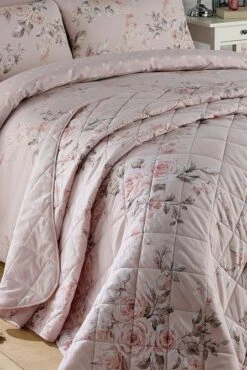 Catherine Lansfield Canterbury Blush Bedspread